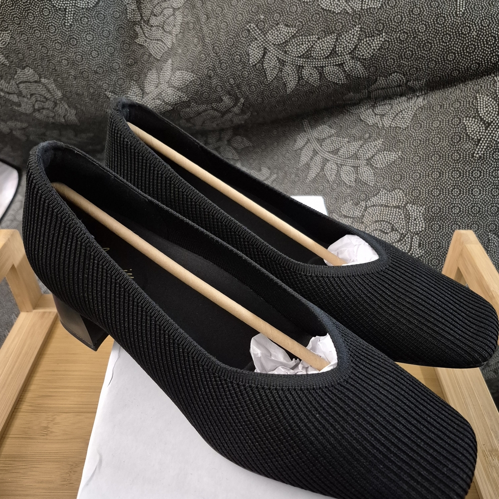 Classic Black Ribbed Heeled Pumps - Women's Comfort Style